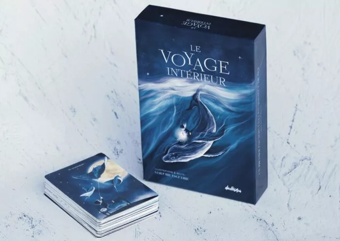 LE VOYAGE INTÉRIEUR - 54 cartes (dessins + citations positives). A utiliser en oracle, en histoire du soir, en jeu, en moment d'échanges avec les enfants... Que du positif !